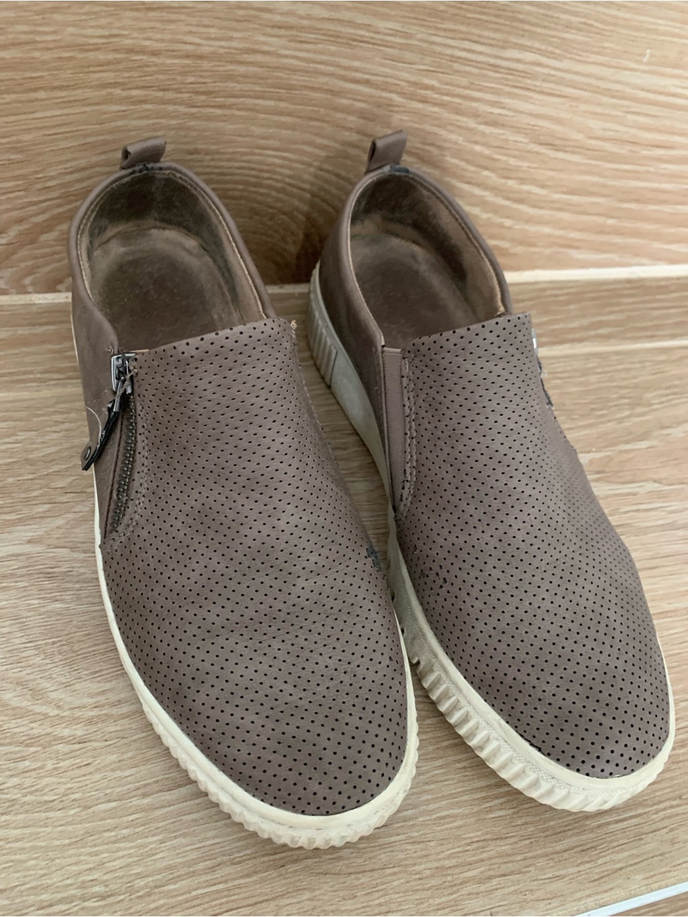 Women's Sneakers Brown used and loved